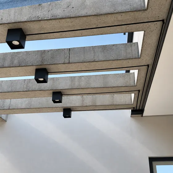 Spots externos pretos em vigas de concreto